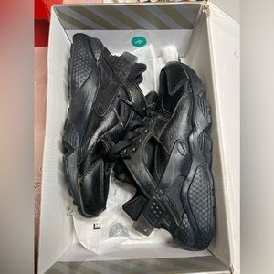 Woman’s Air Huaraches Black